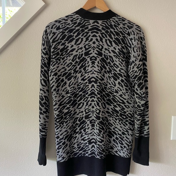 Equipment Women's XXS Black and Gray Leopard Print Cardigan Sweater - Picture 2 of 3